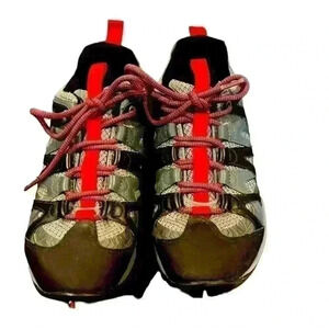 Merrel boys size 6 trail chaser shoe. Worn twice. Excellent condition. Red/black